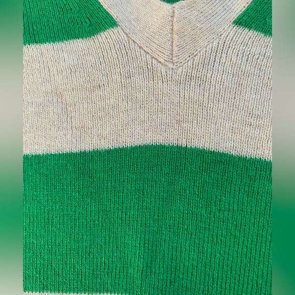 Super soft NWT, Gap pullover. Size small - Picture 6 of 9